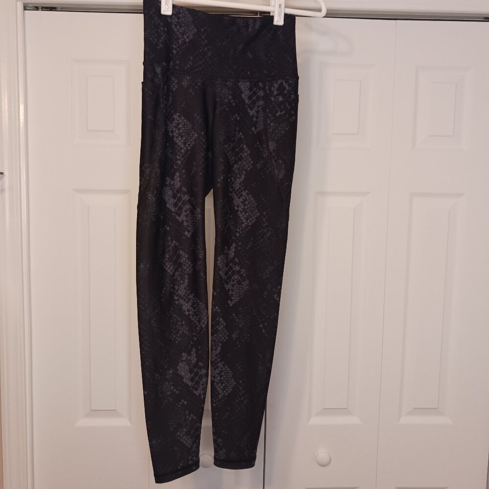 #390 3/$18 - Old Navy Black/Gray Leggings Size Small